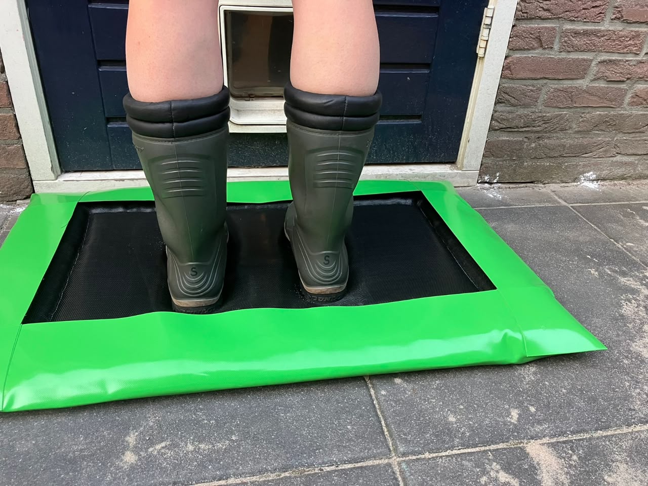 CowSupply Desinfectiemat 60x90x4 cm – incl. groene opvanghoes